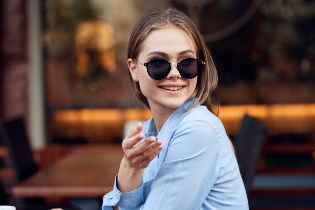 Okulary przeciwsłoneczne od Prady to więcej niż tylko modny dodatek – są one symbolem luksusu oraz najwyższej jakości wykonania